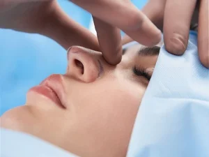 عمل بینی هنگام پریودی؛ آنچه باید قبل از جراحی بدانید